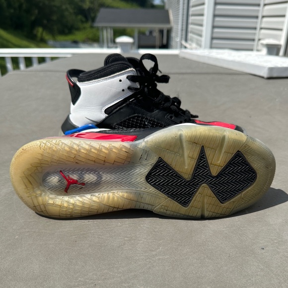 Size 6.5 Jordan Mars 270 Top 3; gently worn/slightly creased - Picture 2 of 4